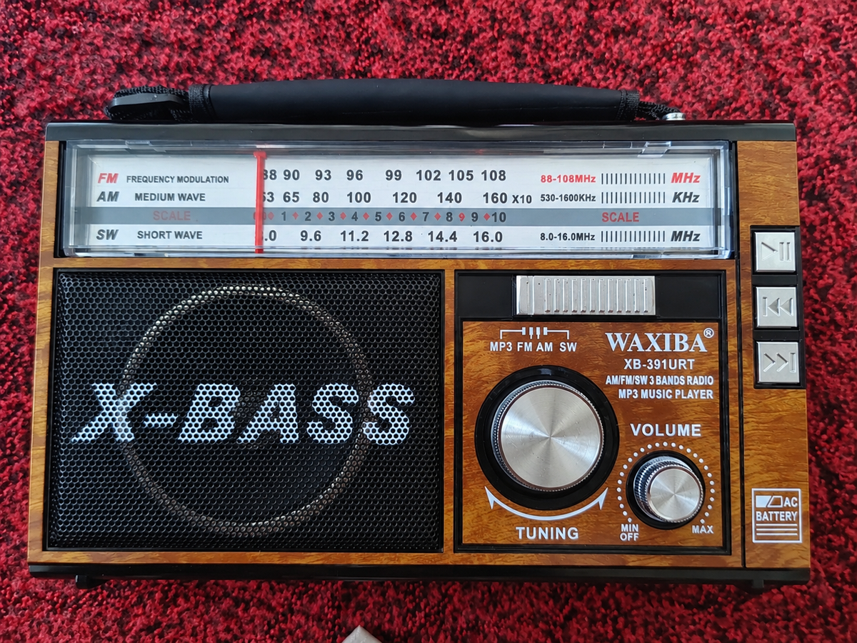 WAXIBA XB-391URT X-BASS Vintage 3-Band Radio MP3 Music Player